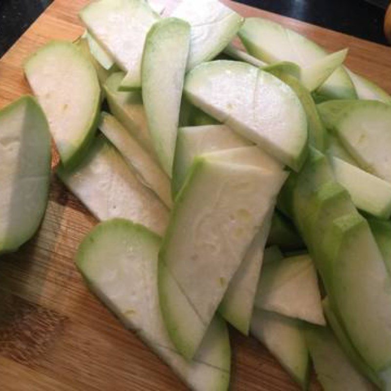 Step 1 Prepare the ingredients for Tomato Squash Soup