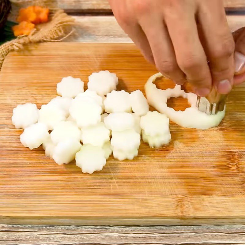 Step 1 Prepare the ingredients for the colorful mushroom soup