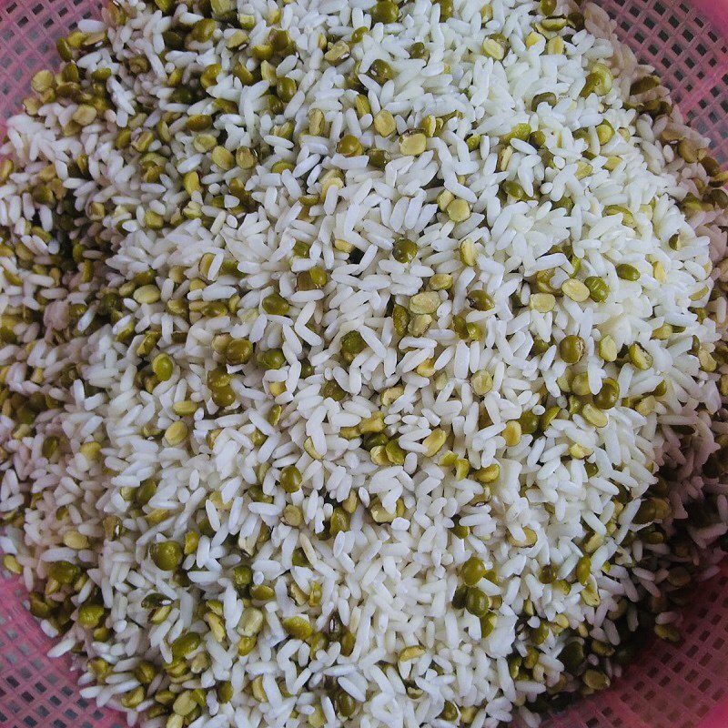 Step 1 Prepare the ingredients for Sticky Rice with Green Beans with Skin