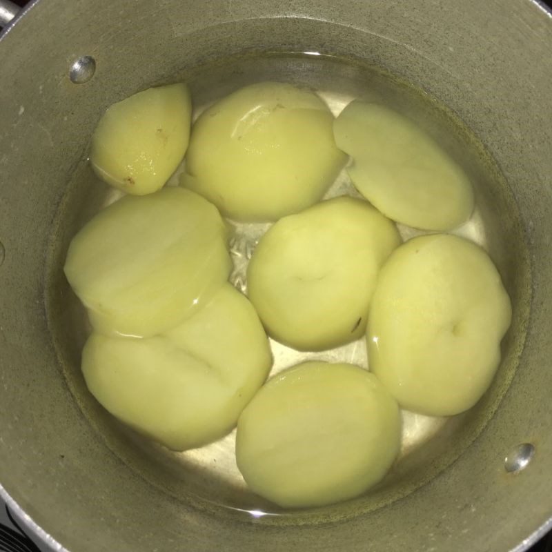 Step 1 Prepare the ingredients for Fried Potatoes Wrapped in Quail Eggs