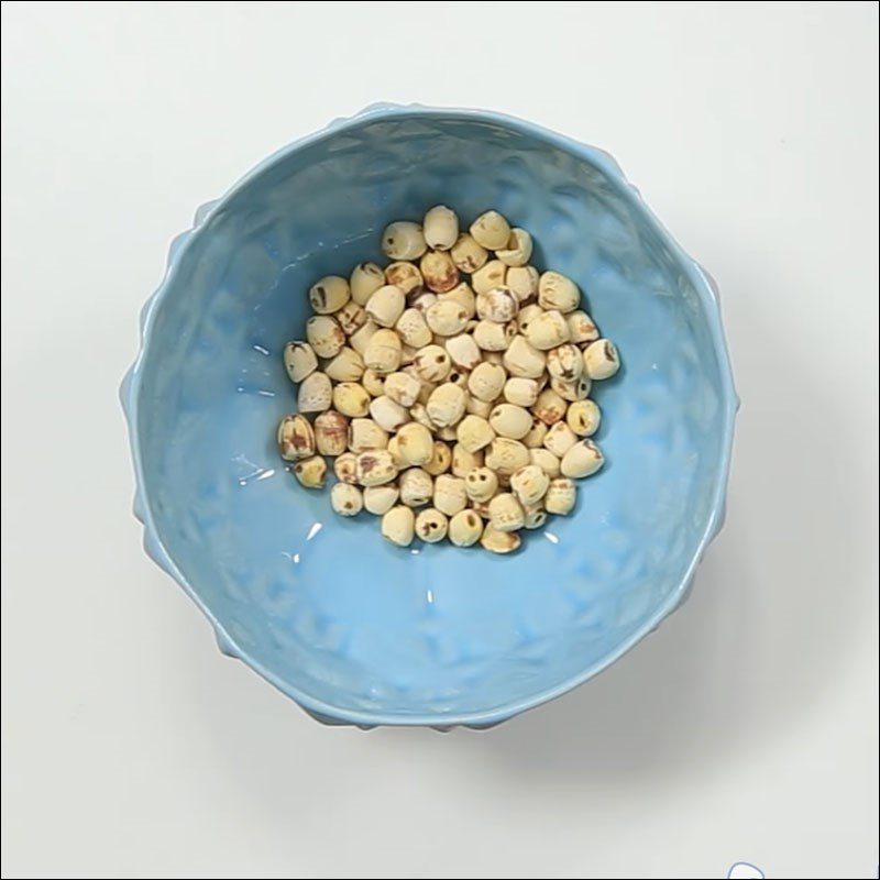 Step 1 Prepare the ingredients for Lotus Seed Soup