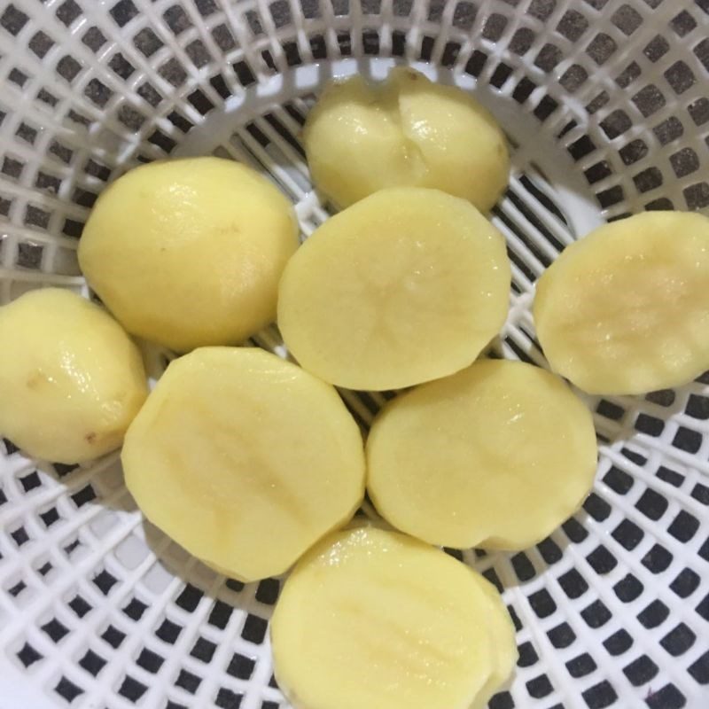 Step 1 Prepare the ingredients for Fried Potatoes Wrapped in Quail Eggs