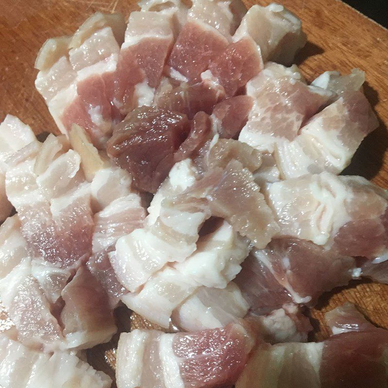 Step 1 Prepare the ingredients Braised squid with pork belly