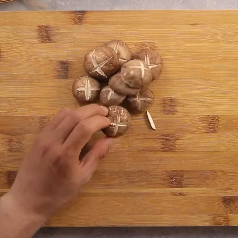 Step 1 Prepare the ingredients Lotus Seed Mushroom Soup