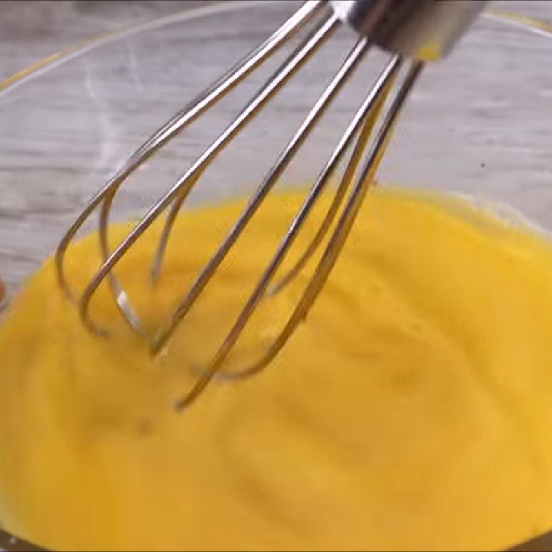 Step 1 Prepare the ingredients Fried eggs with fish sauce