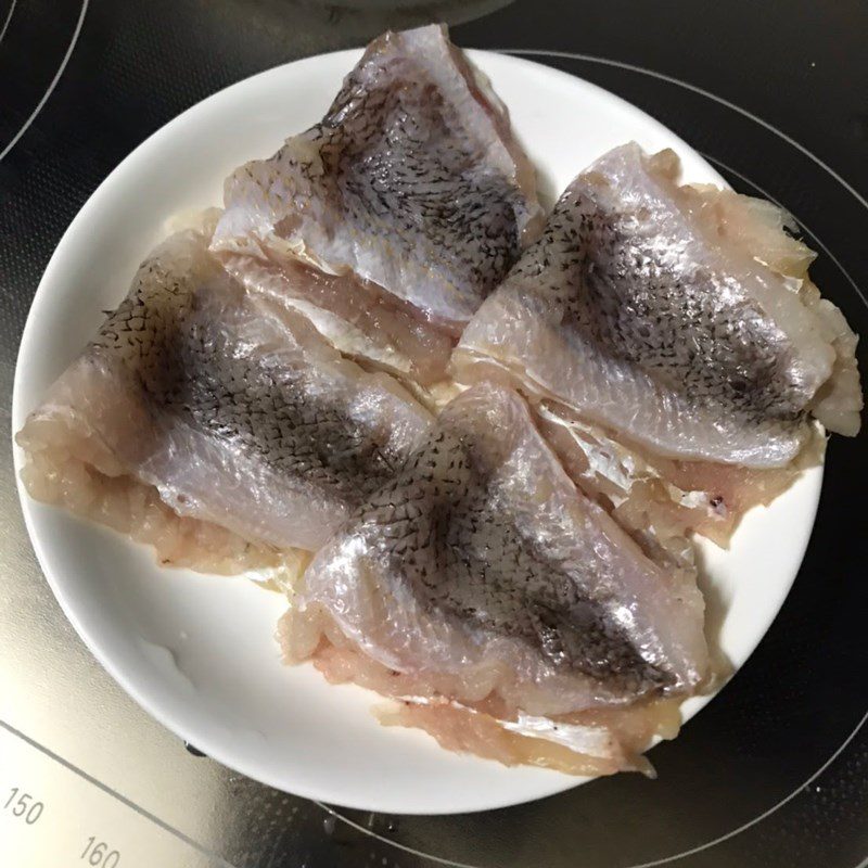 Step 1 Prepare the ingredients for Fried Mullet with Lemongrass and Chili