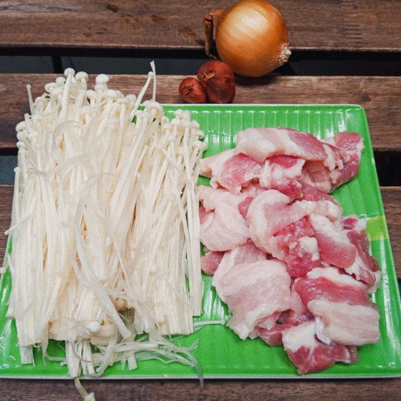 Step 1 Prepare ingredients for Stir-fried Pork with Enoki Mushrooms