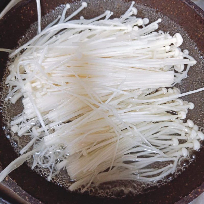 Step 1 Prepare ingredients for Stir-fried Pork with Enoki Mushrooms