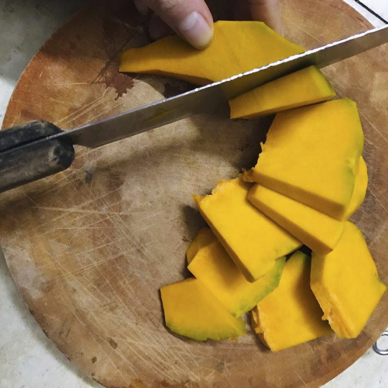 Step 1 Prepare the ingredients for Dried Shrimp Pumpkin Soup