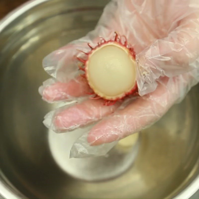 Step 1 Prepare ingredients for rambutan mixed with calamondin salt