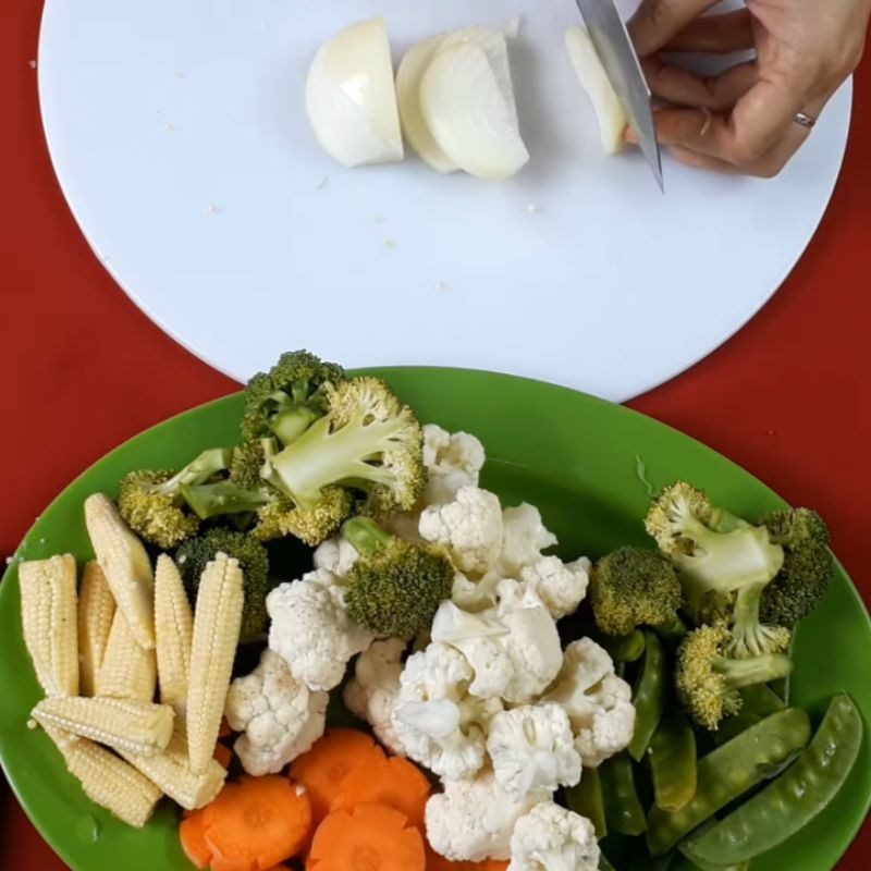 Step 1 Prepare the ingredients for Stir-fried Mixed Broccoli