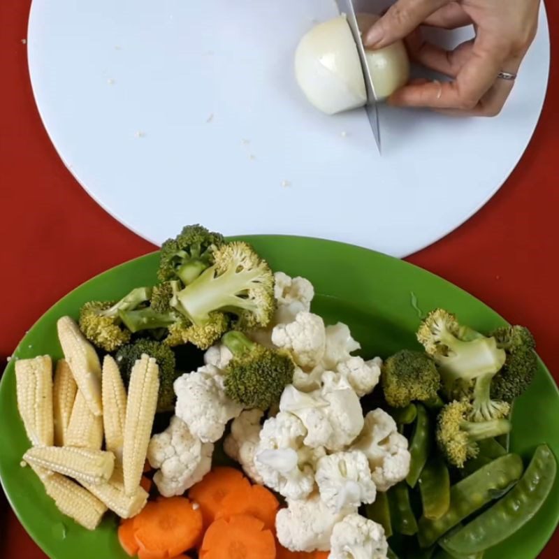 Step 1 Prepare the ingredients for Stir-fried Mixed Broccoli