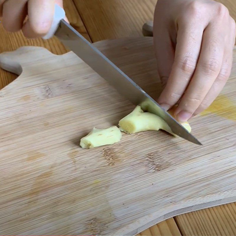 Step 1 Prepare the ingredients for Apple Bean Sprout Juice