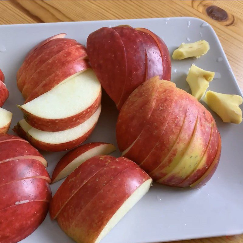 Step 1 Prepare the ingredients for Apple Bean Sprout Juice