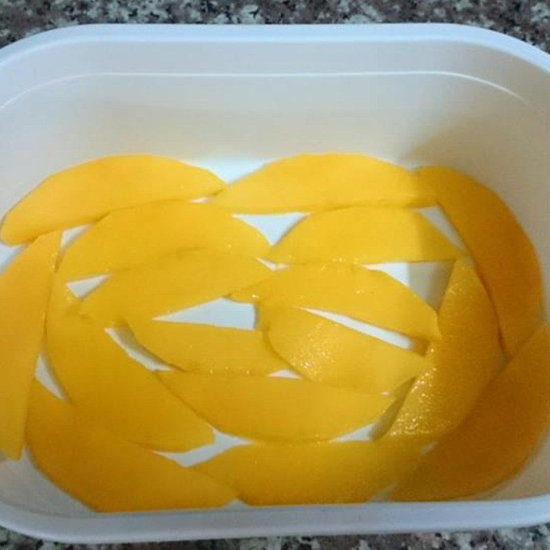 Step 1 Prepare the ingredients for Layered Mango Yogurt Ice Cream