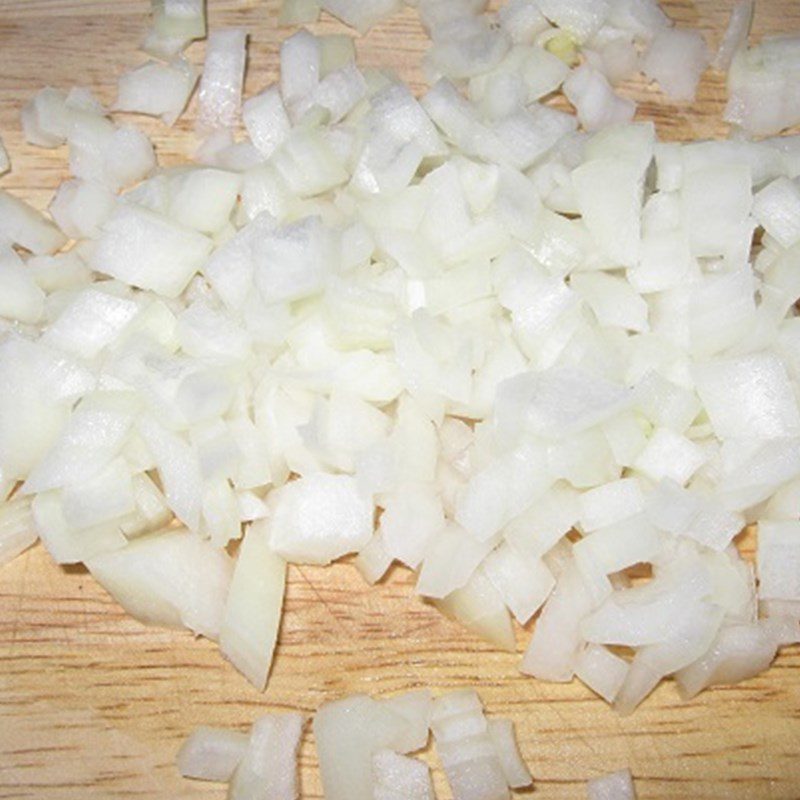 Step 1 Prepare the ingredients for Potato Beef Pie - La tourtiere