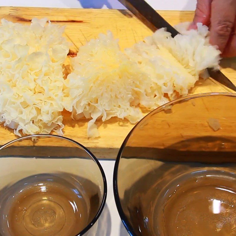 Step 1 Prepare the ingredients Lotus Seed Snow Fungus Sweet Soup