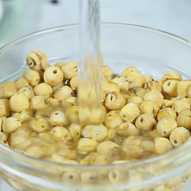 Step 1 Prepare the ingredients Lotus Seed Snow Fungus Sweet Soup