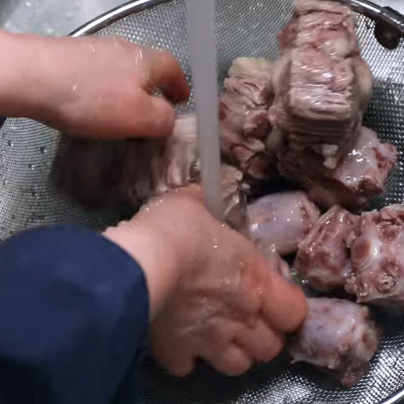 Step 1 Prepare the ingredients for Korean oxtail soup