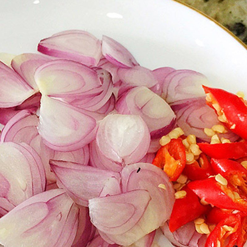 Step 1 Prepare ingredients for Thai-style mixed snail