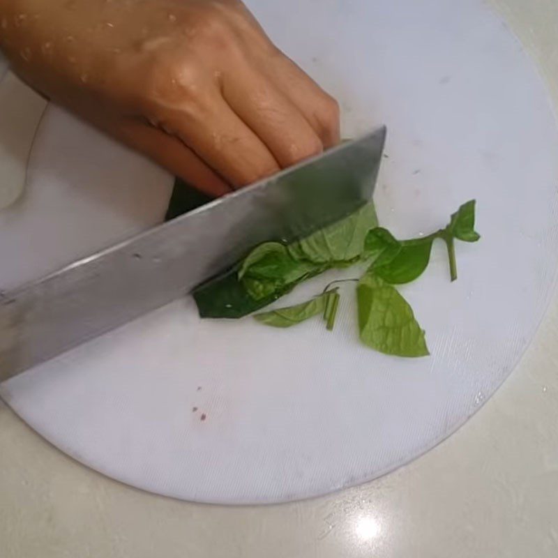 Step 1 Prepare the ingredients for Beef Betel Leaf Soup