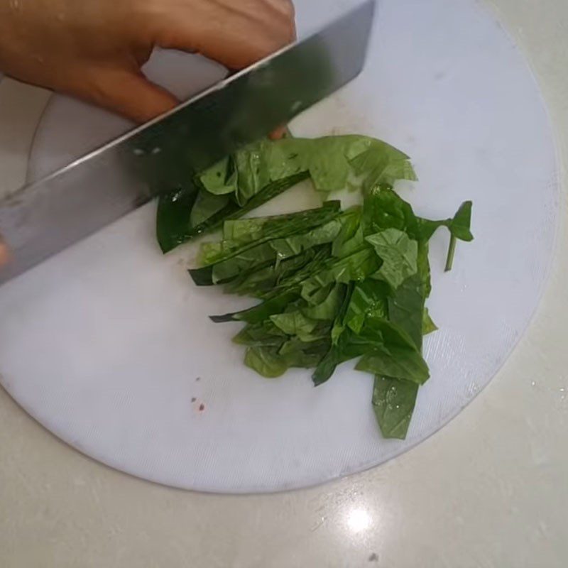 Step 1 Prepare the ingredients for Beef Betel Leaf Soup