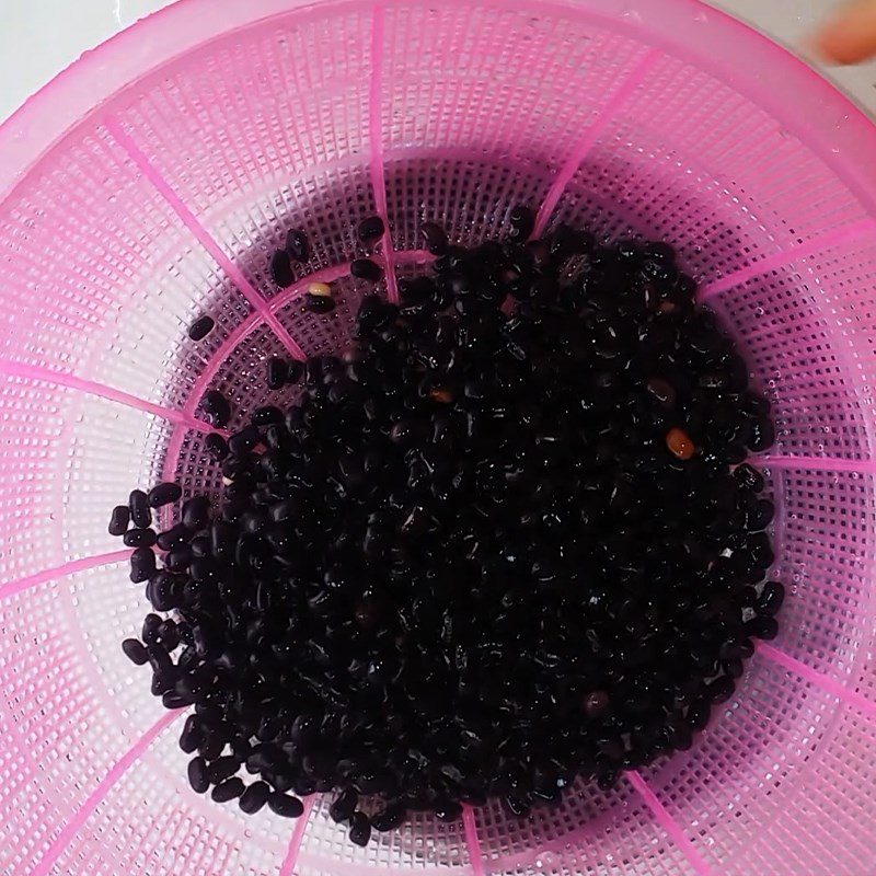 Step 1 Prepare the ingredients for Black Bean Sweet Potato Soup using a rice cooker