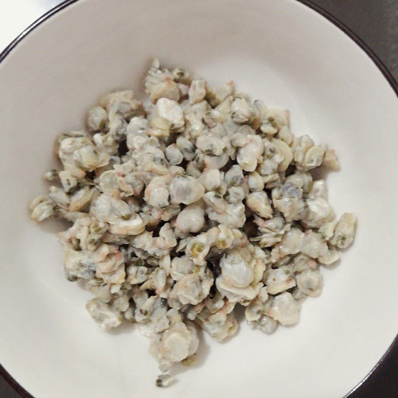 Step 1 Prepare the ingredients for clam soup with mustard greens