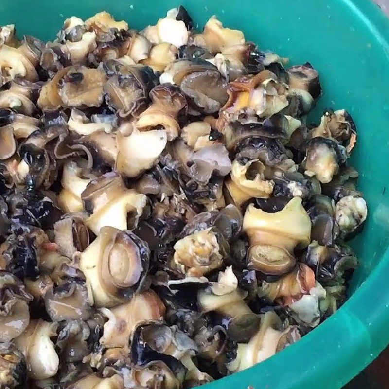 Step 1 Prepare ingredients for Thai-style escargot salad