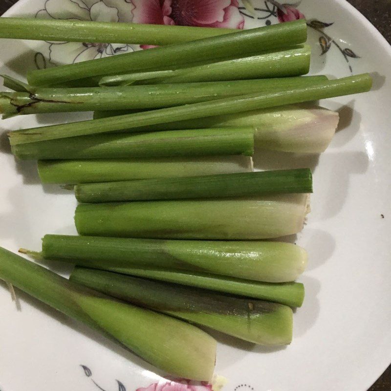 Step 1 Prepare the ingredients for Ginger Lemongrass Tea