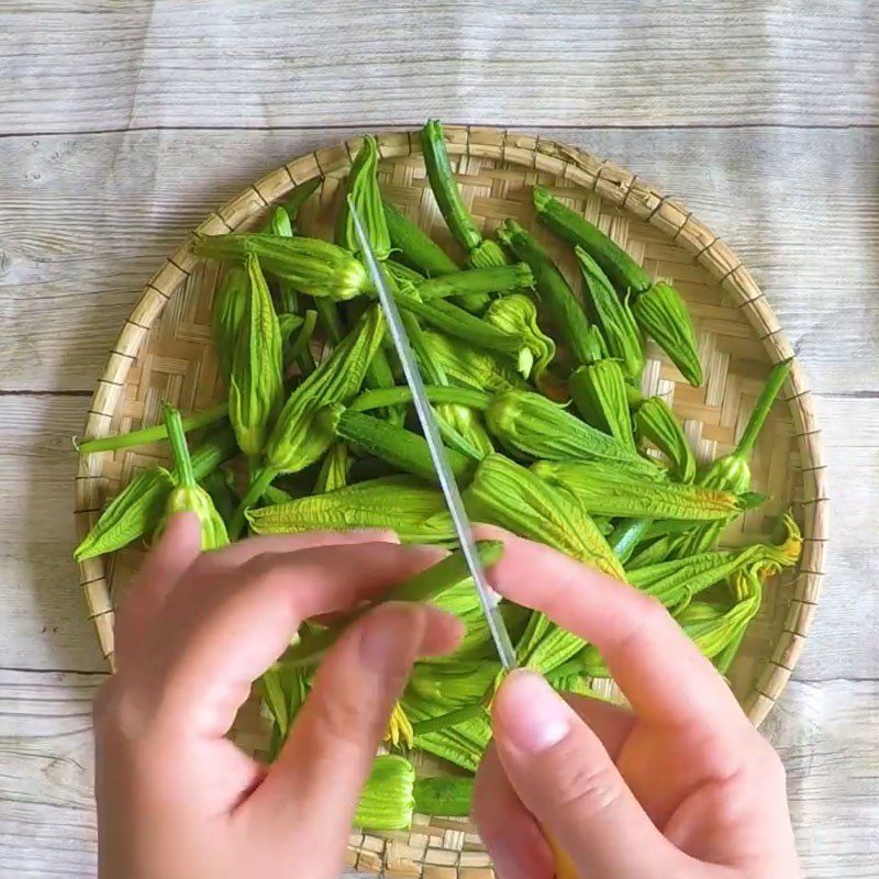 Step 1 Prepare ingredients for Squash Flower Soup with Shrimp and Enoki Mushrooms