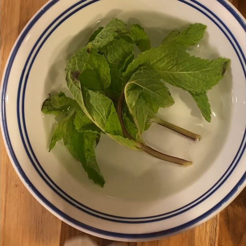 Step 1 Prepare ingredients for Ginger Lemon Mint Juice