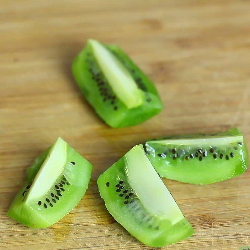 Step 1 Prepare the ingredients for Matcha Avocado Kiwi Smoothie