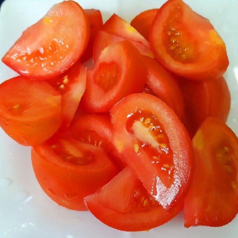 Step 1 Preparing ingredients for Tomato Water Spinach Soup