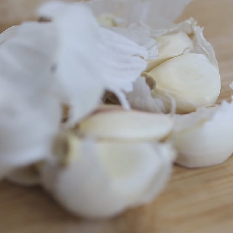 Step 1 Prepare the ingredients for Taiwanese Oyster Noodle Soup