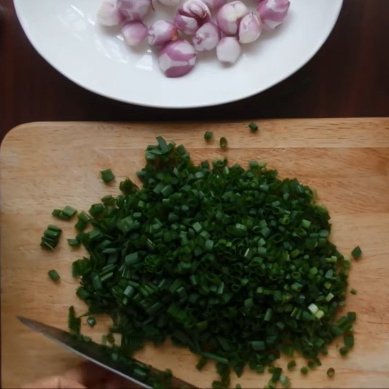 Step 1 Prepare the ingredients for Fried Rice Paper with Scallion Oil