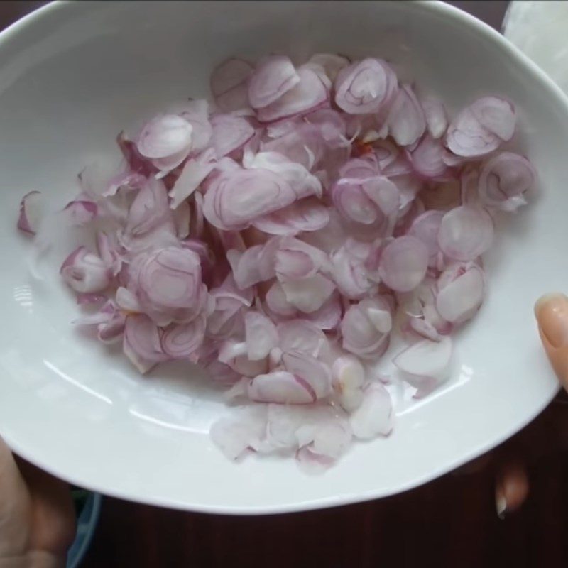 Step 1 Prepare the ingredients for Fried Rice Paper with Scallion Oil