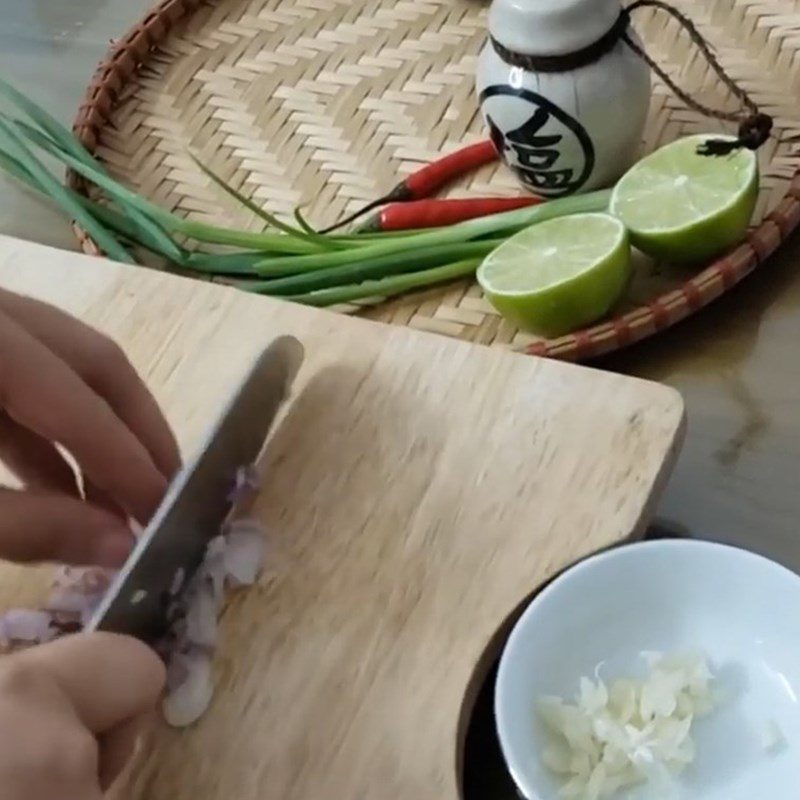 Step 1 Prepare the ingredients for Sweet and Sour Dried Anchovies