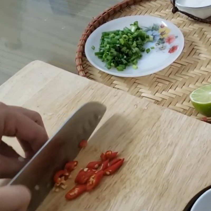 Step 1 Prepare the ingredients for Sweet and Sour Dried Anchovies