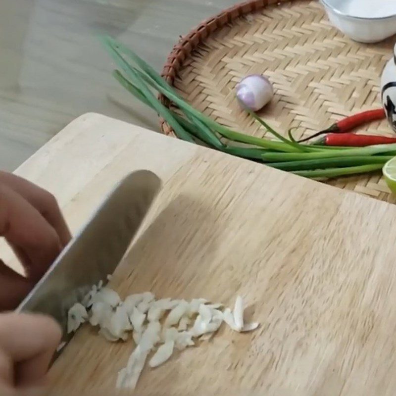 Step 1 Prepare the ingredients for Sweet and Sour Dried Anchovies