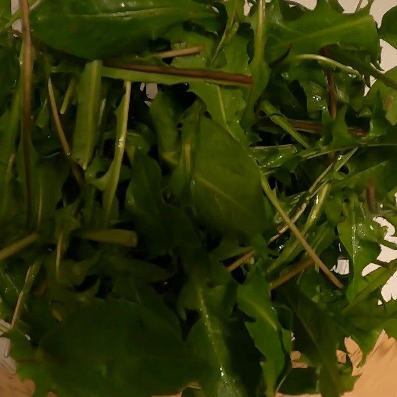 Step 1 Prepare the ingredients for Dandelion Salad