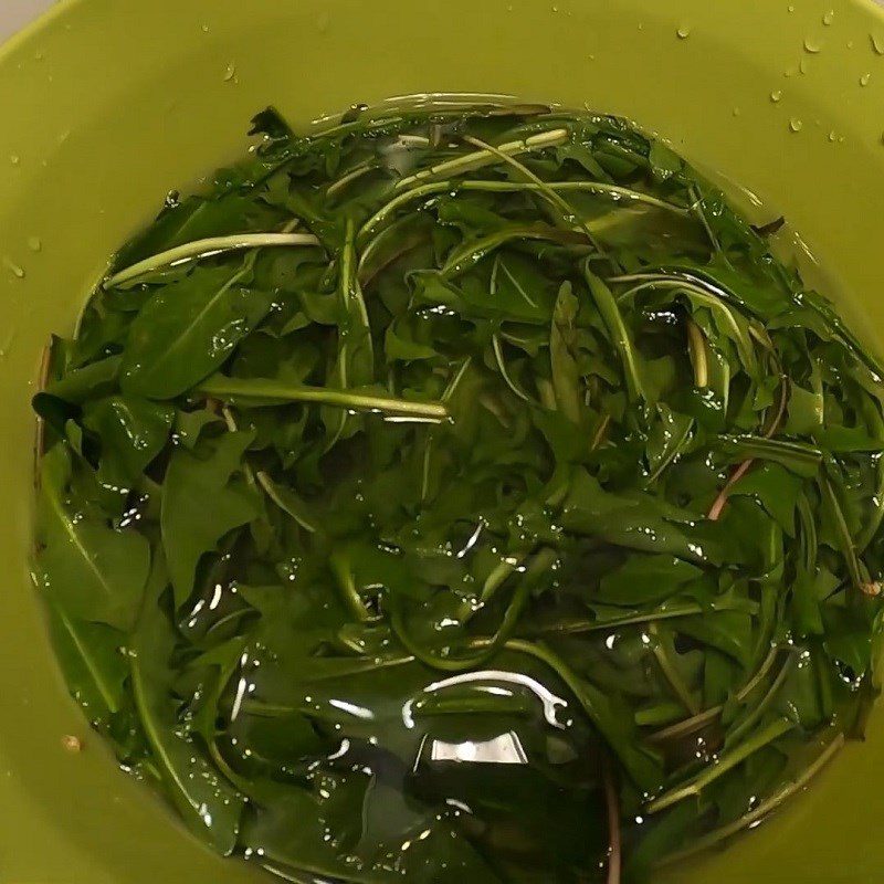 Step 1 Prepare the ingredients for Dandelion Salad