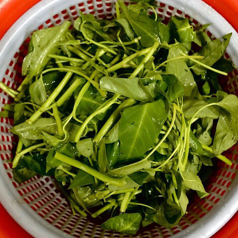 Step 1 Prepare the Ingredients for Stir-fried Squid with Water Spinach