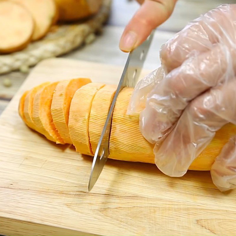 Step 1 Prepare the ingredients for steamed golden sweet potato cake