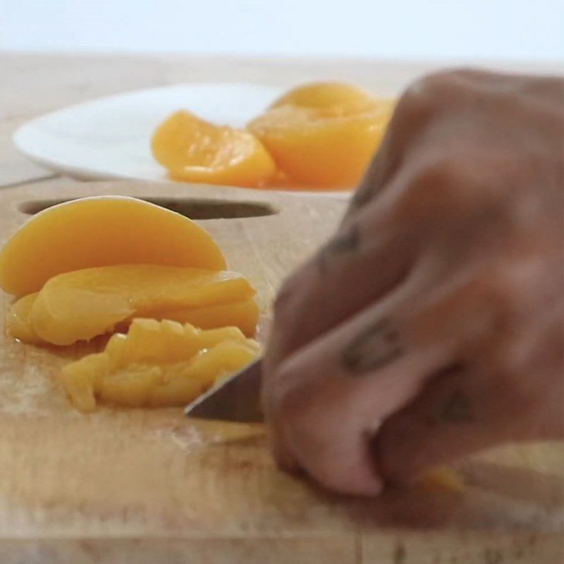 Step 1 Prepare the ingredients for Matcha Peach Banana Smoothie