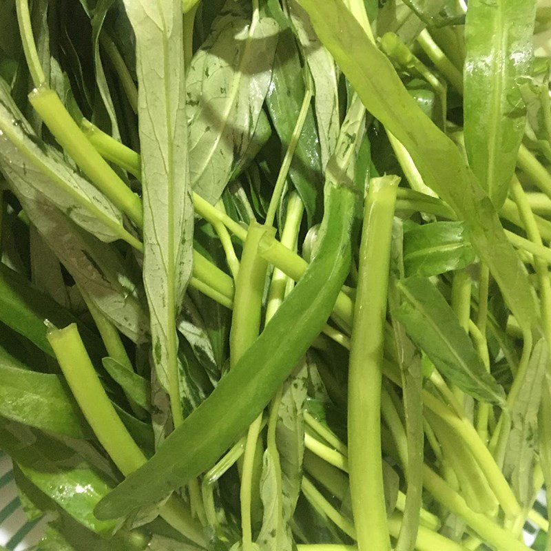 Step 1 Prepare the ingredients for Stir-fried Water Spinach with Fresh Shrimp