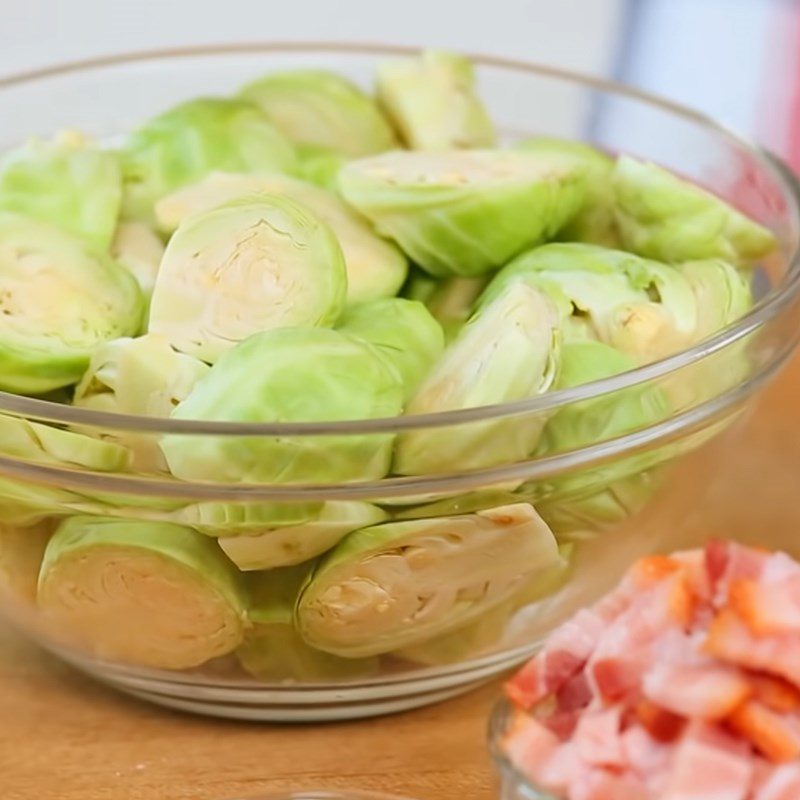 Step 1 Prepare ingredients Grilled baby cabbage with bacon