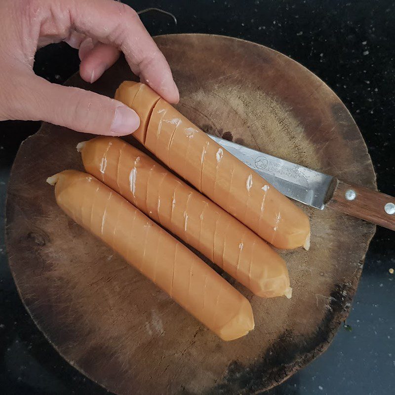 Step 1 Prepare ingredients for garlic butter fried sausage