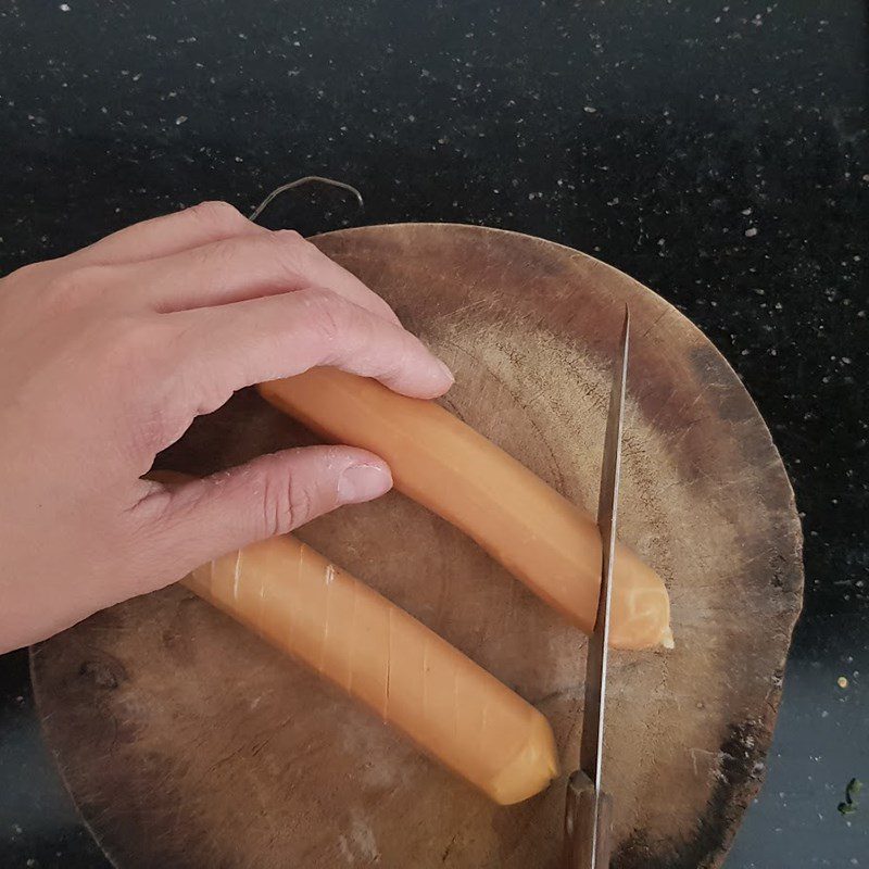 Step 1 Prepare ingredients for garlic butter fried sausage