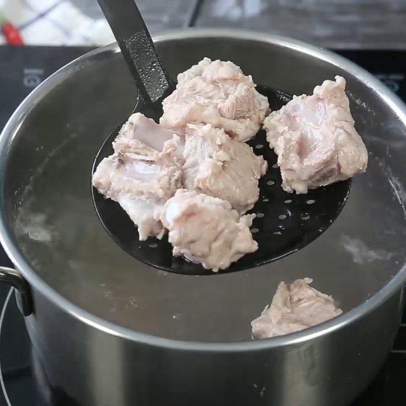 Step 2 Prepare ingredients for Braised Pork Ribs with Quail Eggs